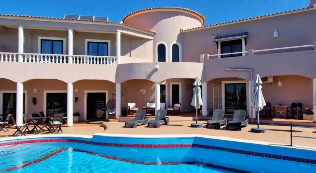 Basen w hotelu Casa Rosa Montes