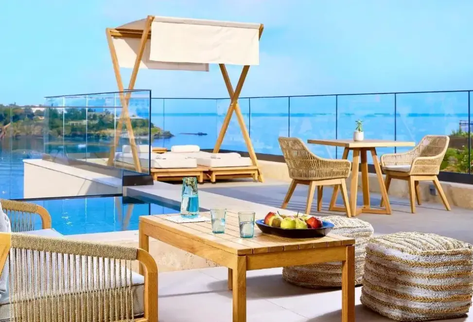 Basen w hotelu Castello Infinity Suites