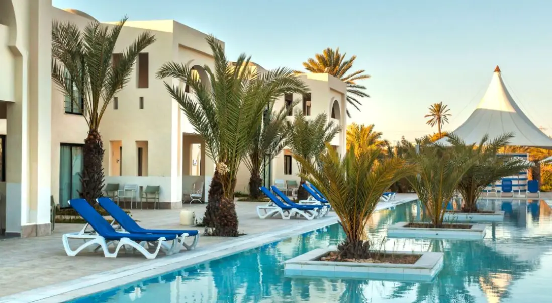 Basen w hotelu Cesar Thalasso Conventions