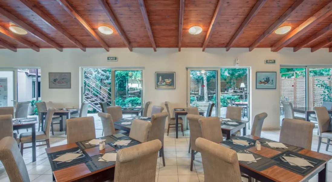 Restauracja i jedzenie w hotelu Chc Marilena
