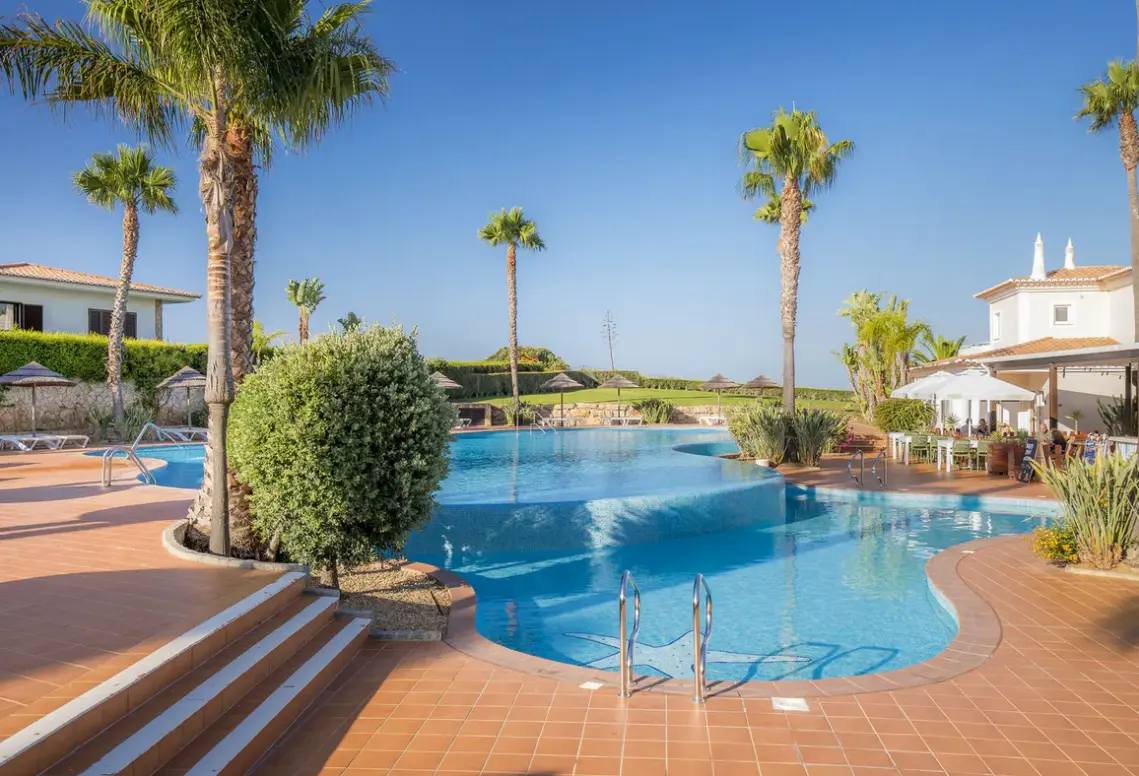 Basen w hotelu Clube Porto Mos