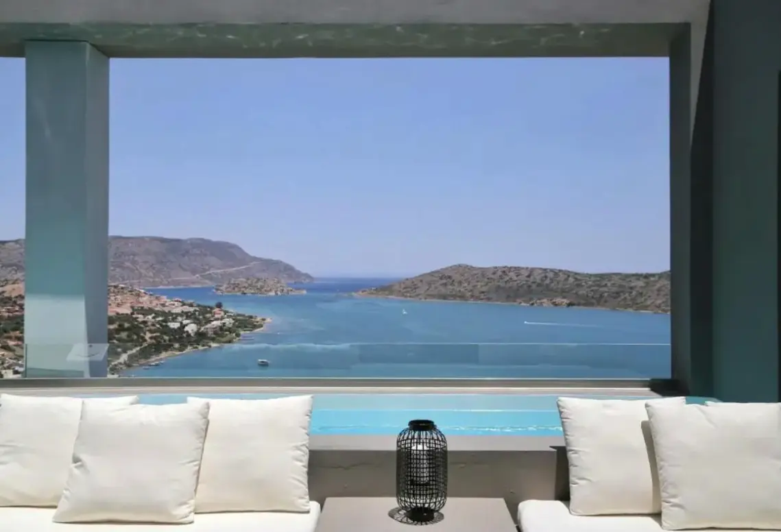 Widok z hotelu Domes Aulus Elounda, Curio Collection by Hilton