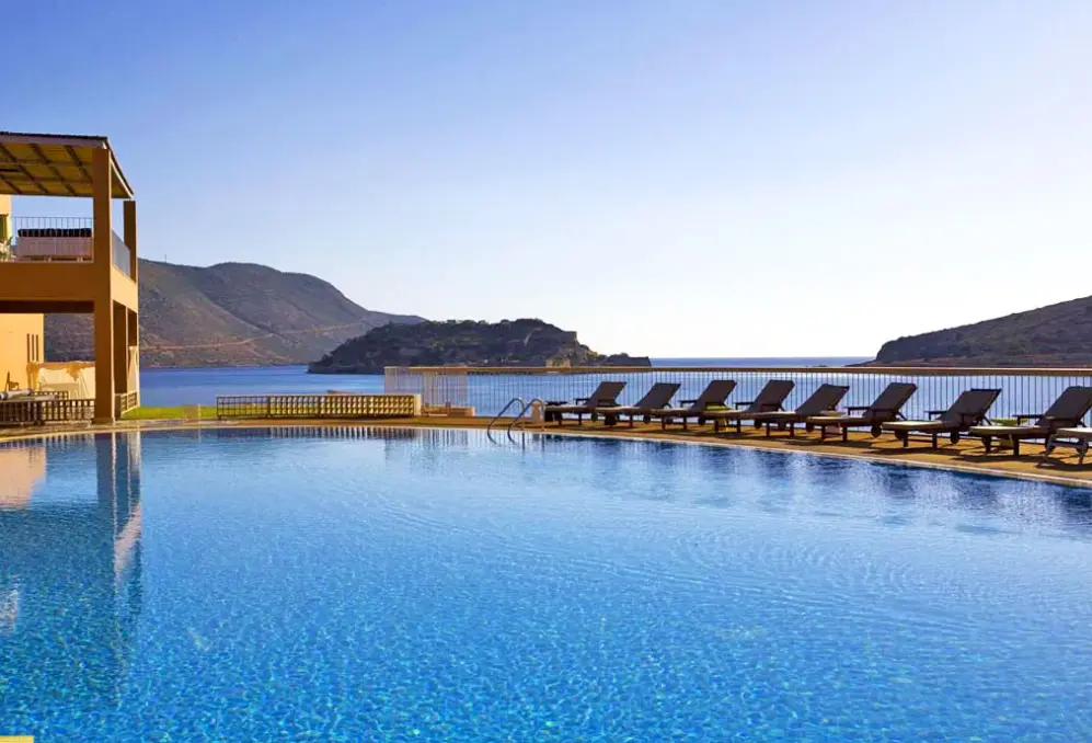 Basen w hotelu Domes of Elounda, Autograph Collection