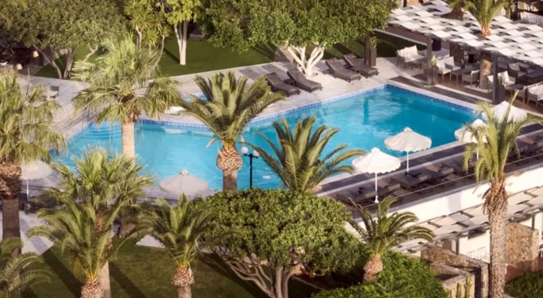 Basen w hotelu Elounda Palm