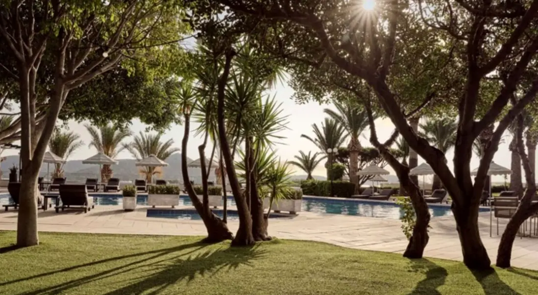 Basen w hotelu Elounda Palm