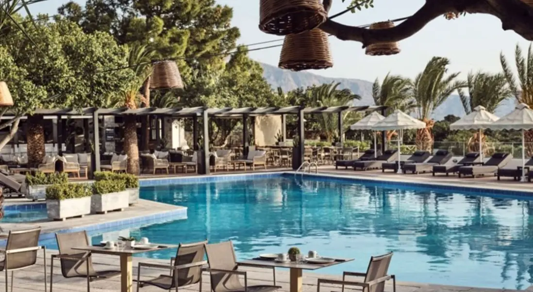 Basen w hotelu Elounda Palm