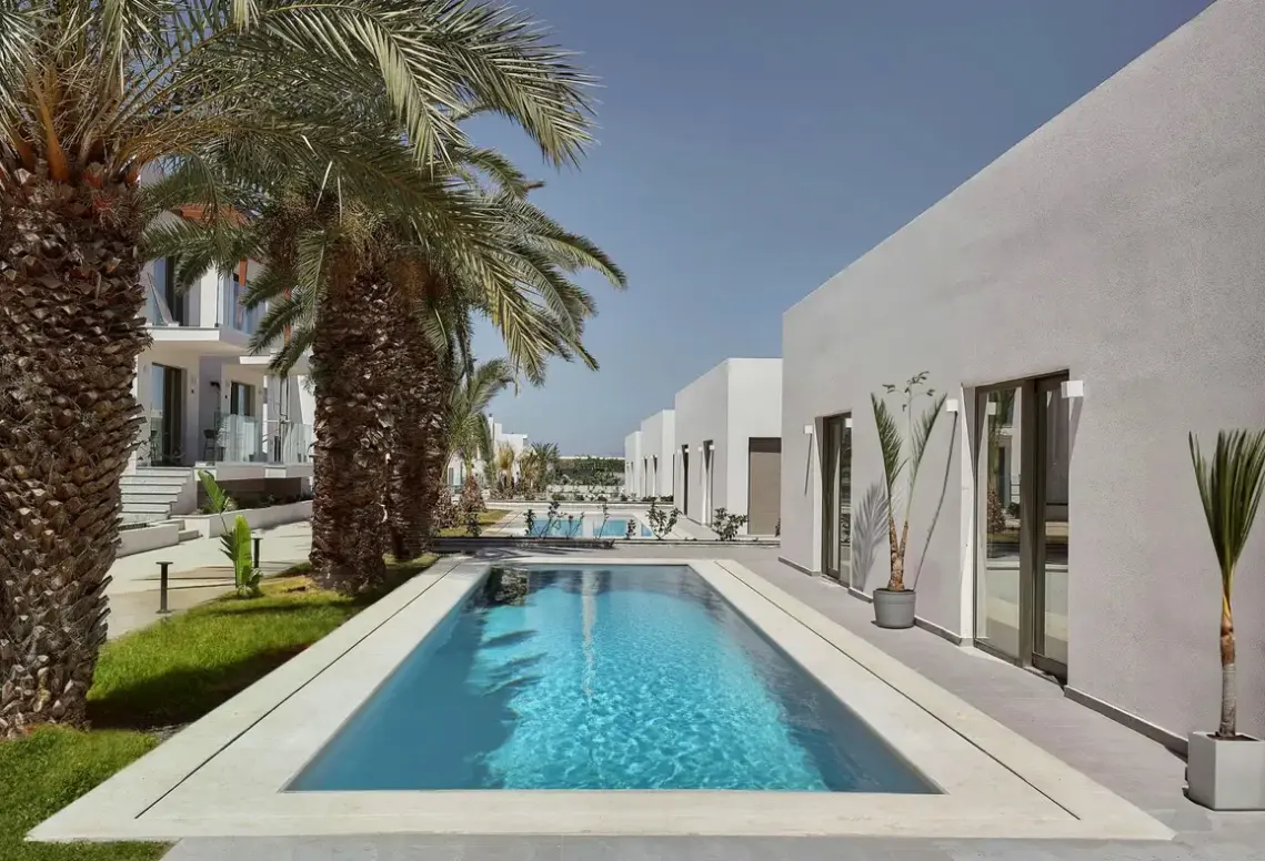Basen w hotelu Enorme Santanna Island