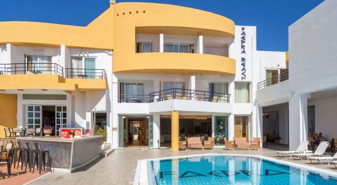 Basen w hotelu Faedra Beach Resort