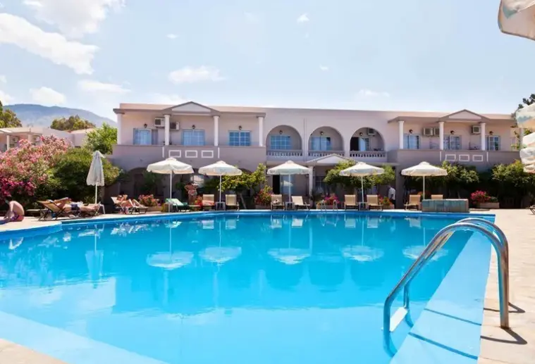 Basen w hotelu Georgioupolis Beach Hotel