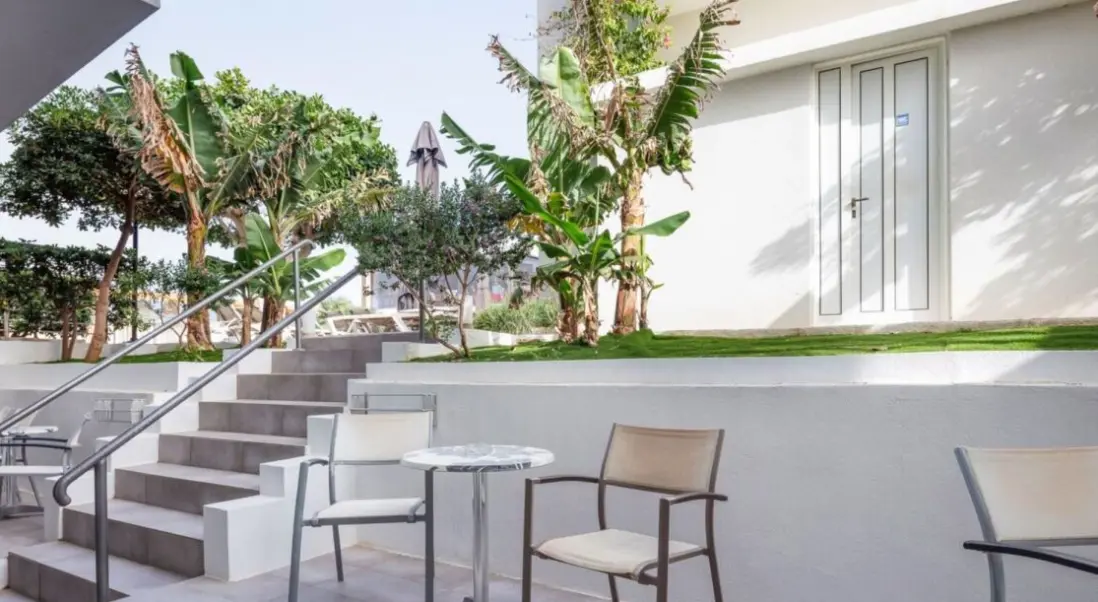 Golden Bay Hotel & Bungalows