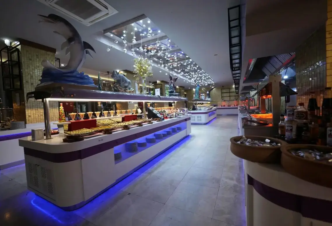 Restauracja i jedzenie w hotelu Golden Rock Beach Hotel