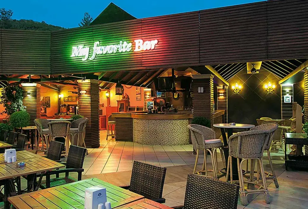 Restauracja i jedzenie w hotelu Grand Cettia