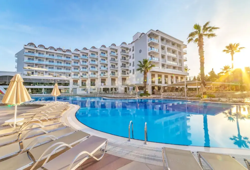 Basen w hotelu Grand Ideal Premium Hotel