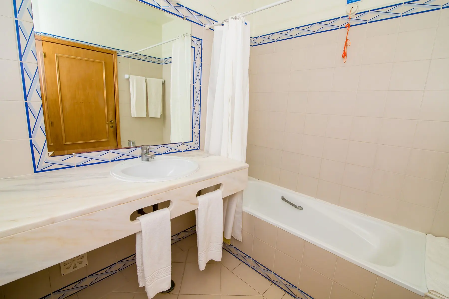 Grand Muthu Forte da Oura — GRAND MUTHU FORTE DA OURA