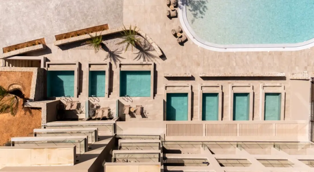 Basen w hotelu Harmony E Rock Hotel & Resort