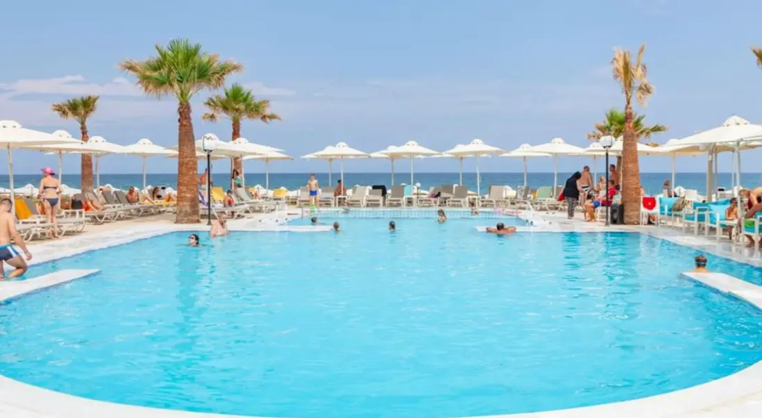 Basen w hotelu Harmony Rethymno Beach