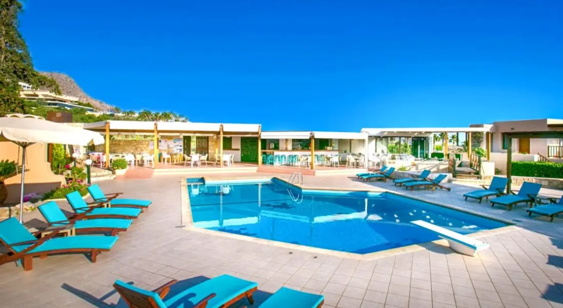 Basen w hotelu Ida Village I & II