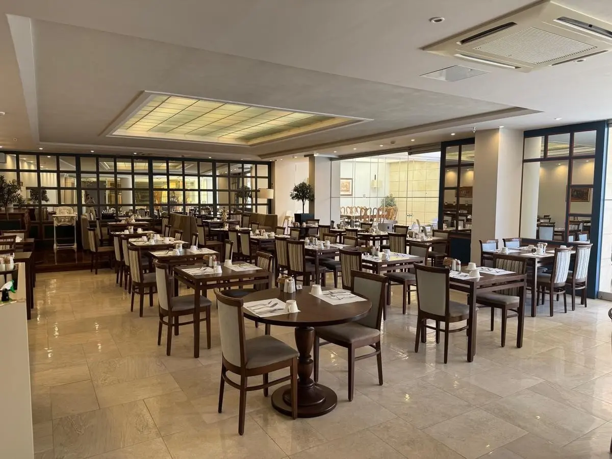 Restauracja i jedzenie w hotelu Ideon