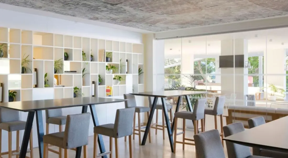 Restauracja i jedzenie w hotelu Innside Ibiza Beach