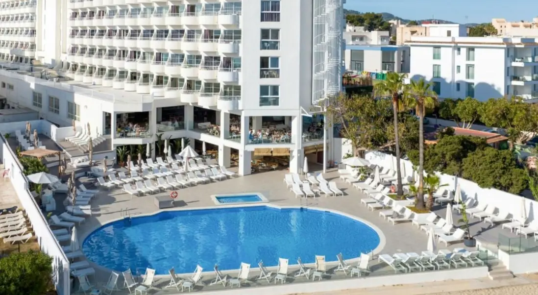 Basen w hotelu Innside Ibiza Beach