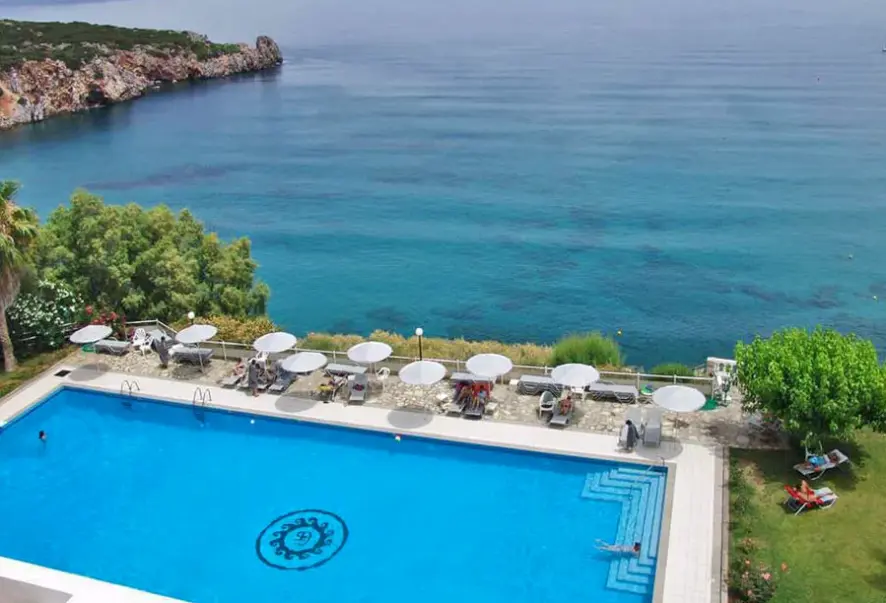 Basen w hotelu Istron Bay