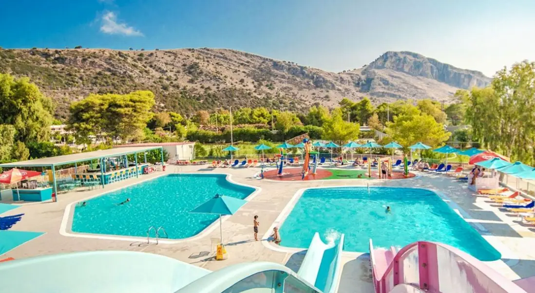 Basen w hotelu Kalogria Beach Resort