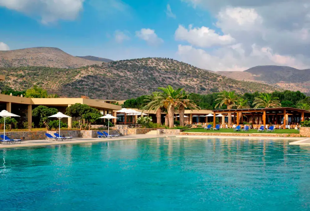 Basen w hotelu Kernos Beach