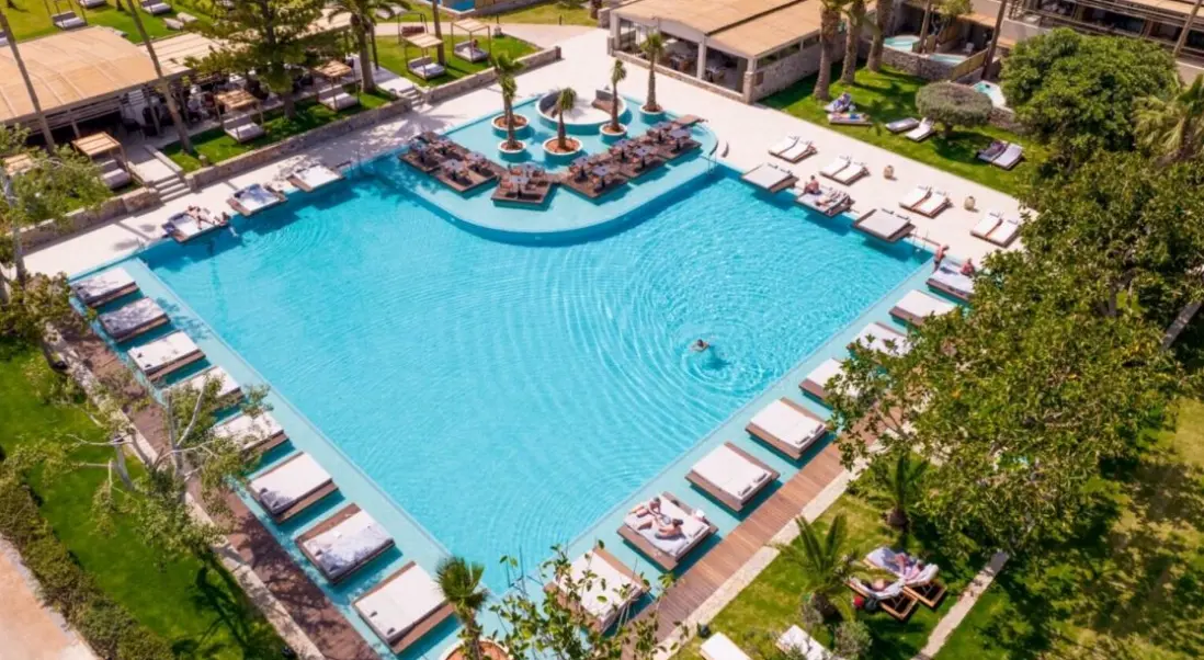 Basen w hotelu King Minos Retreat Resort & Spa