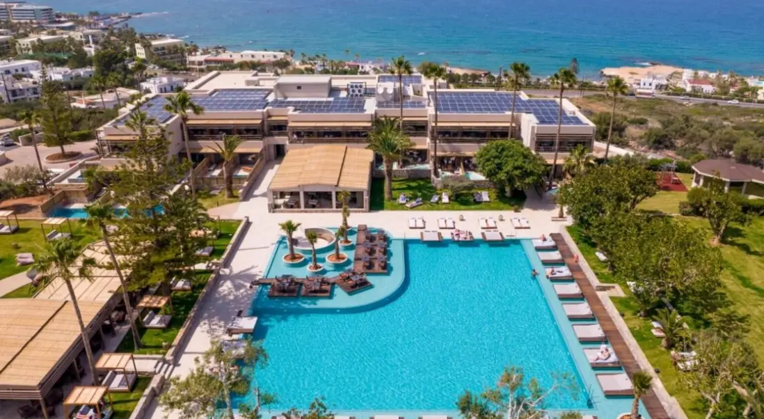Basen w hotelu King Minos Retreat Resort & Spa