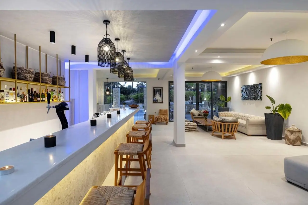 Restauracja i jedzenie w hotelu La Stella Suites