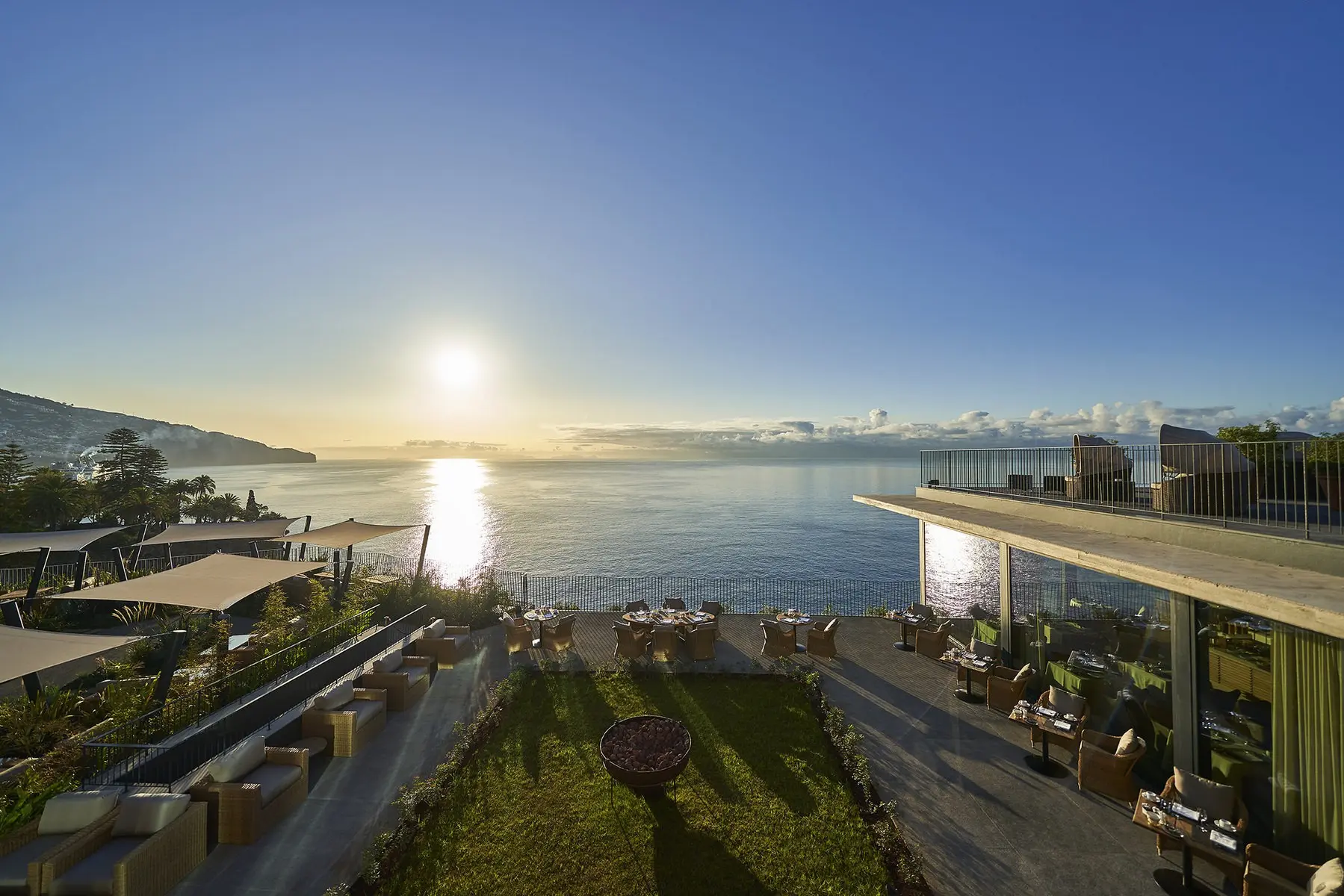 Widok z hotelu Les Suites at The Cliff Bay