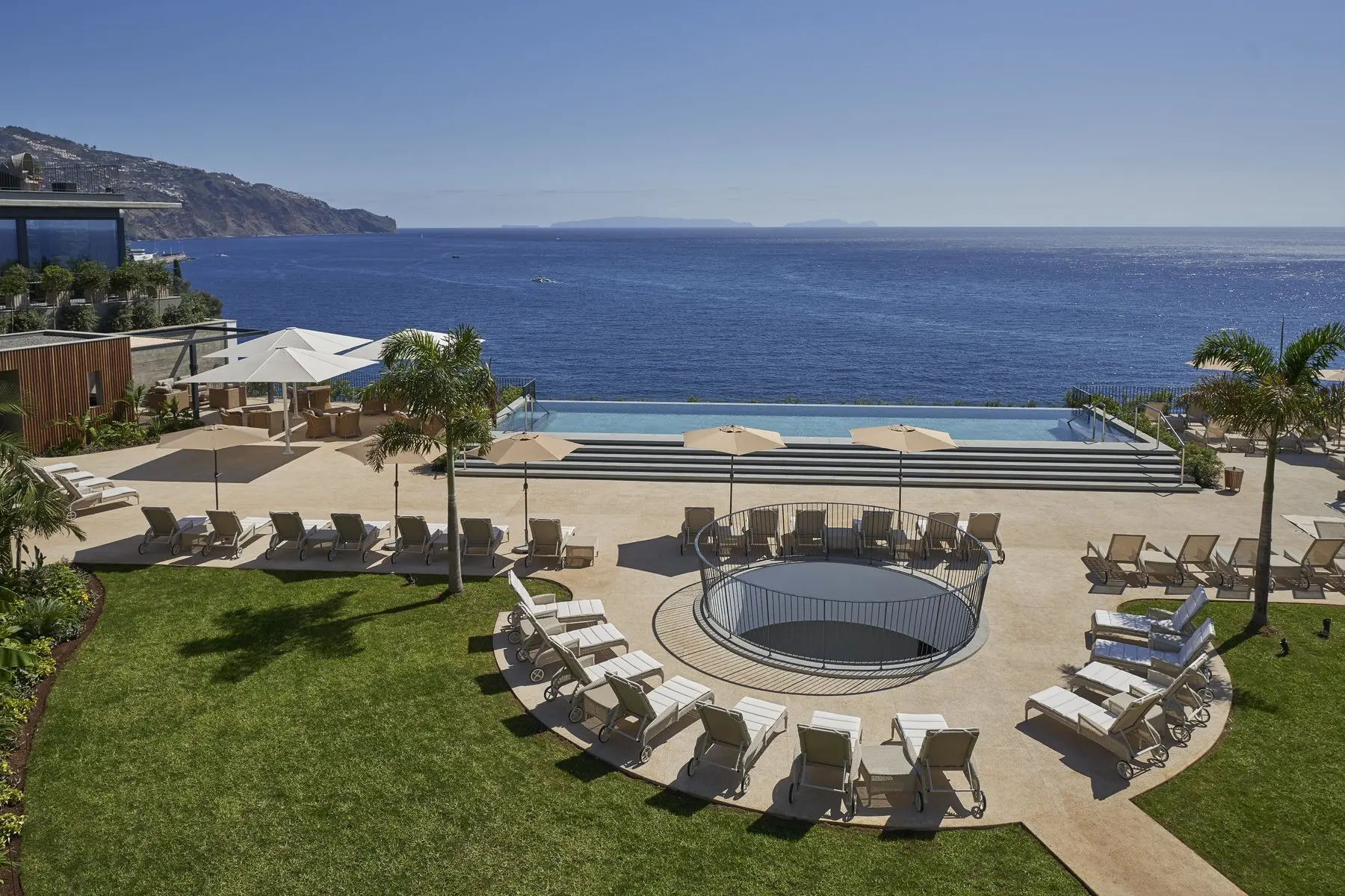 Basen w hotelu Les Suites at The Cliff Bay