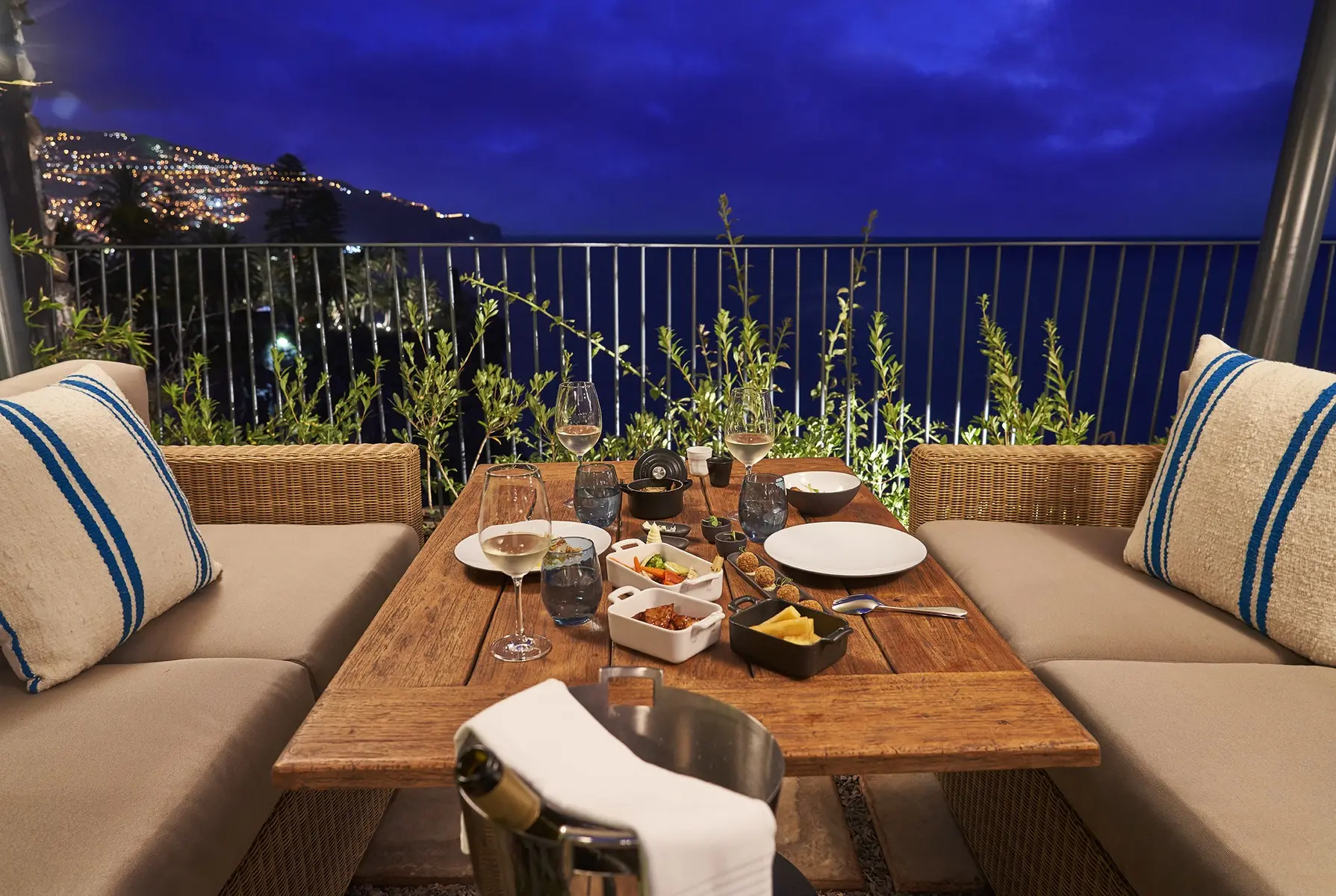 Widok z hotelu Les Suites at The Cliff Bay