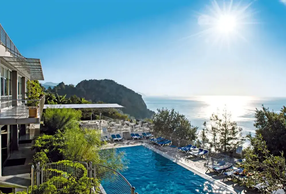 Basen w hotelu Loryma Resort