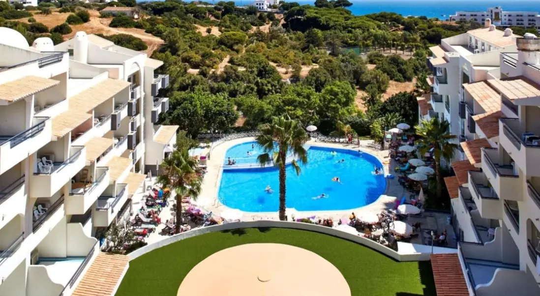 Basen w hotelu Luna Miramar