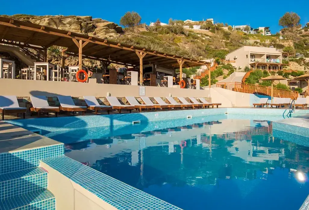 Basen w hotelu Lygaria Beach Hotel