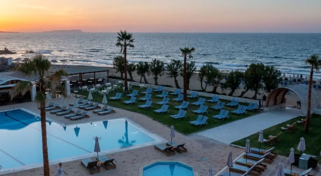 Plaża przy hotelu Malia Bay Beach Hotel & Bungalows
