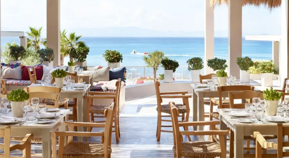 Plaża przy hotelu Mandola Rosa - A Grecotel Resort to Live at Riviera Olympia
