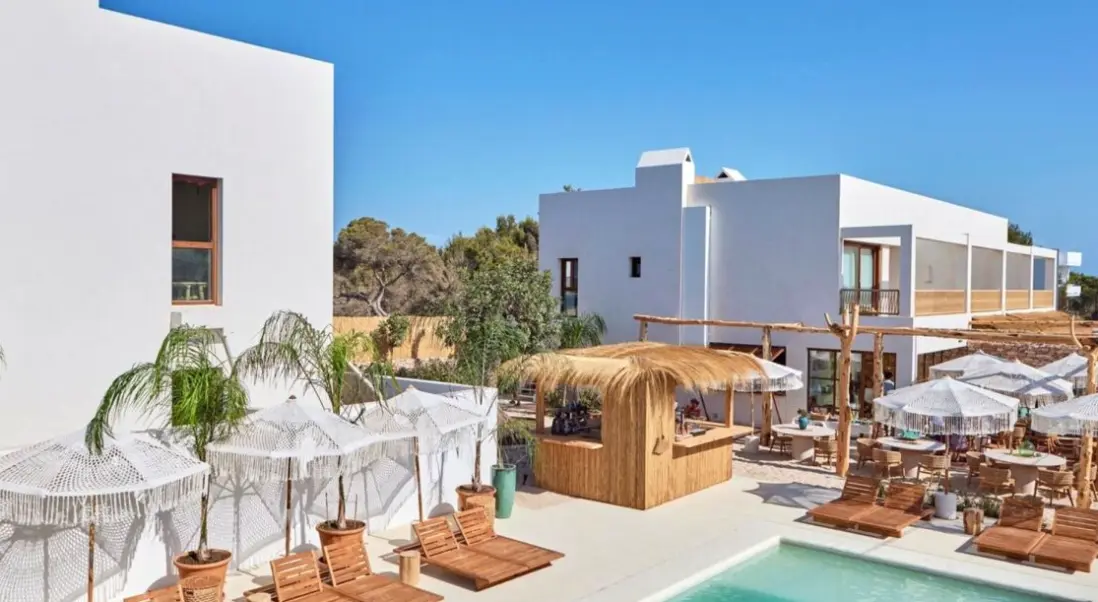 Basen w hotelu Mar Suites Formentera by Universal Beach Hotels