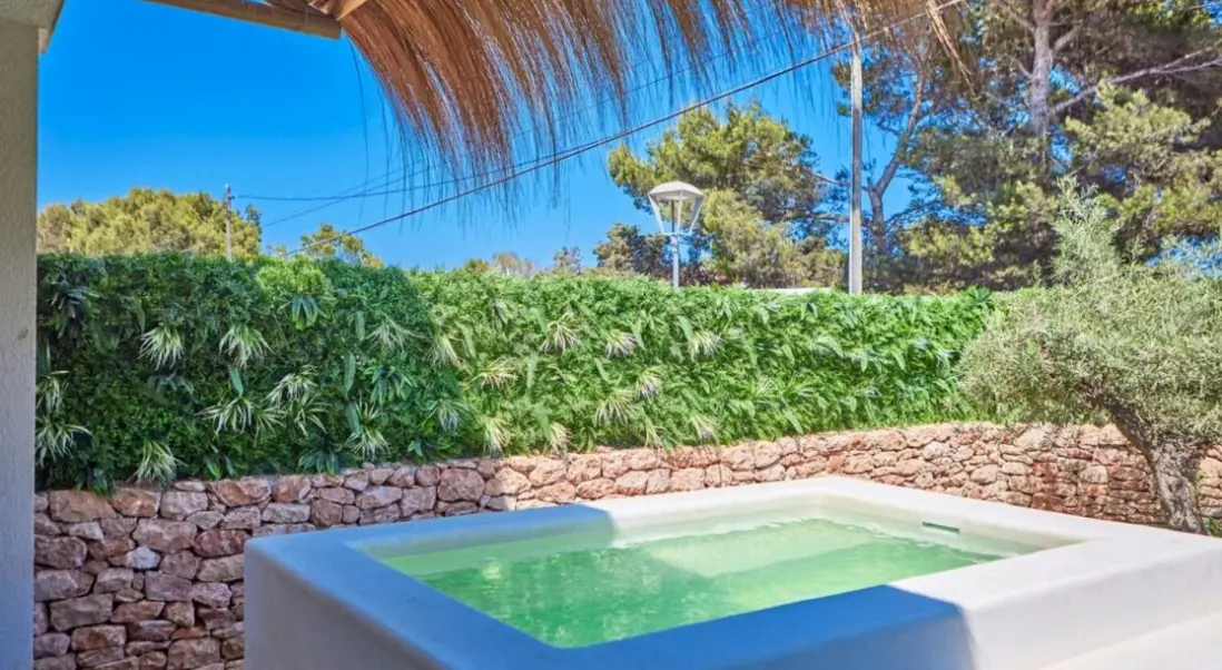 Basen w hotelu Mar Suites Formentera by Universal Beach Hotels