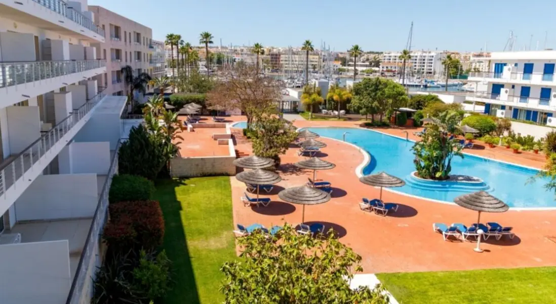 Basen w hotelu Marina Club Suite