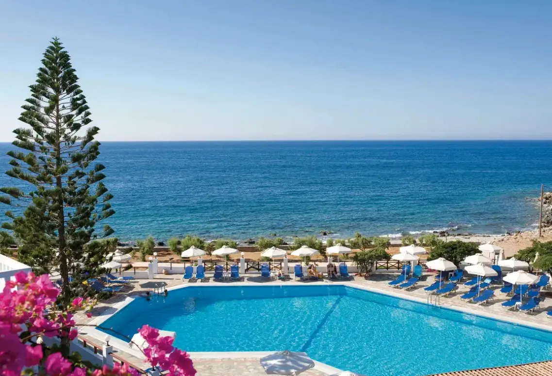 Basen w hotelu Maritimo Beach Hotel
