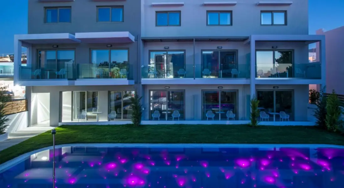 Basen w hotelu Mary Royal Suites