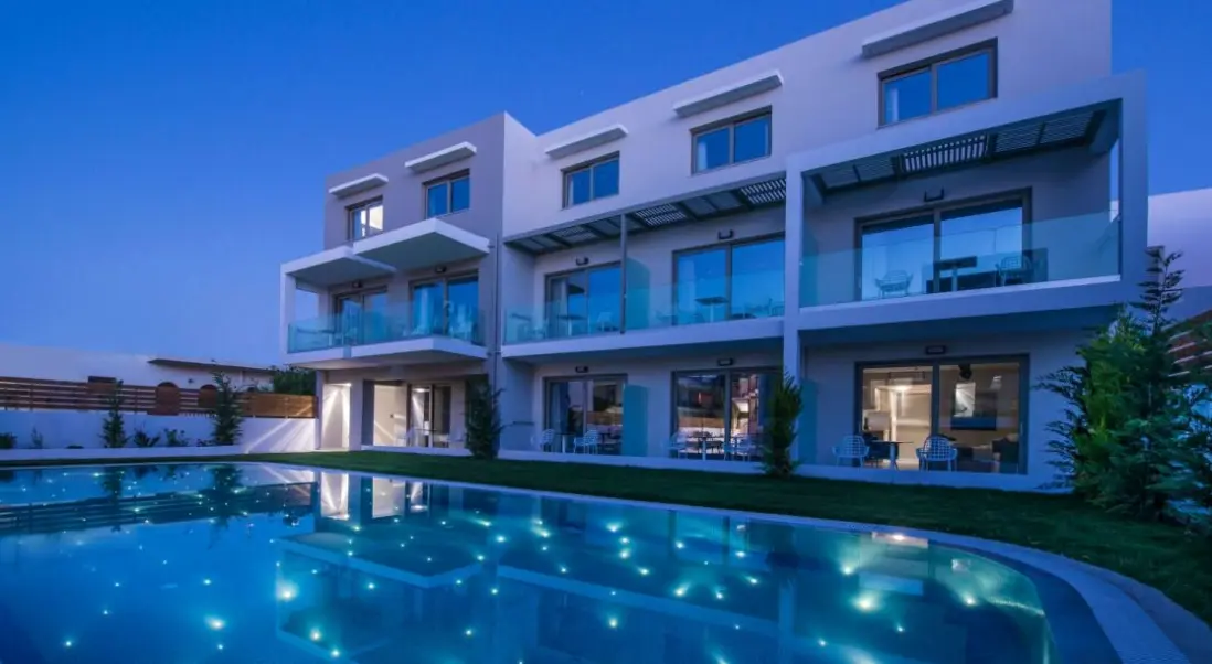 Basen w hotelu Mary Royal Suites