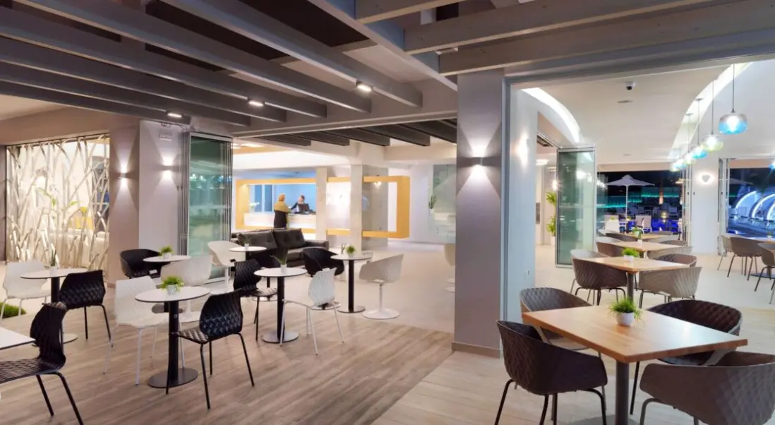 Lobby hotelu Melrose by Mage Hotels
