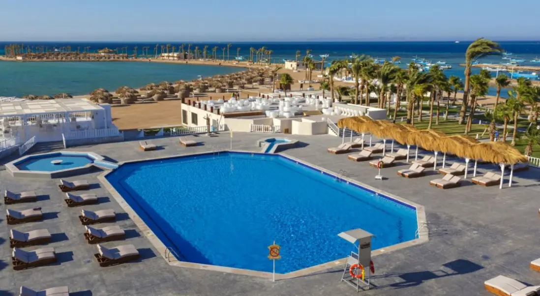 Basen w hotelu Meraki Resort