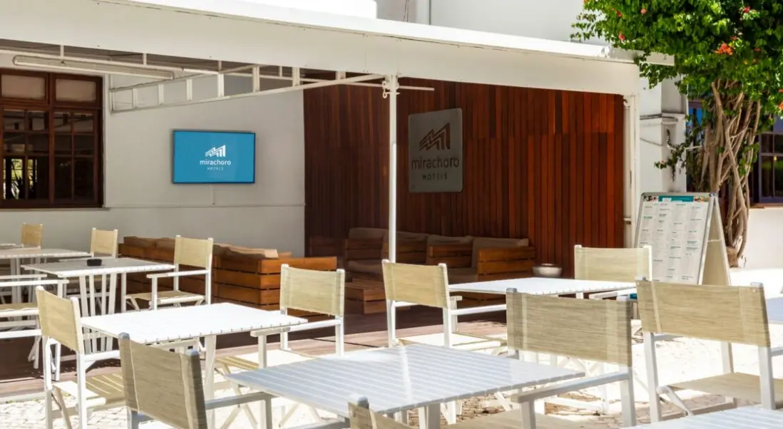 Restauracja i jedzenie w hotelu Mirachoro Praia da Rocha