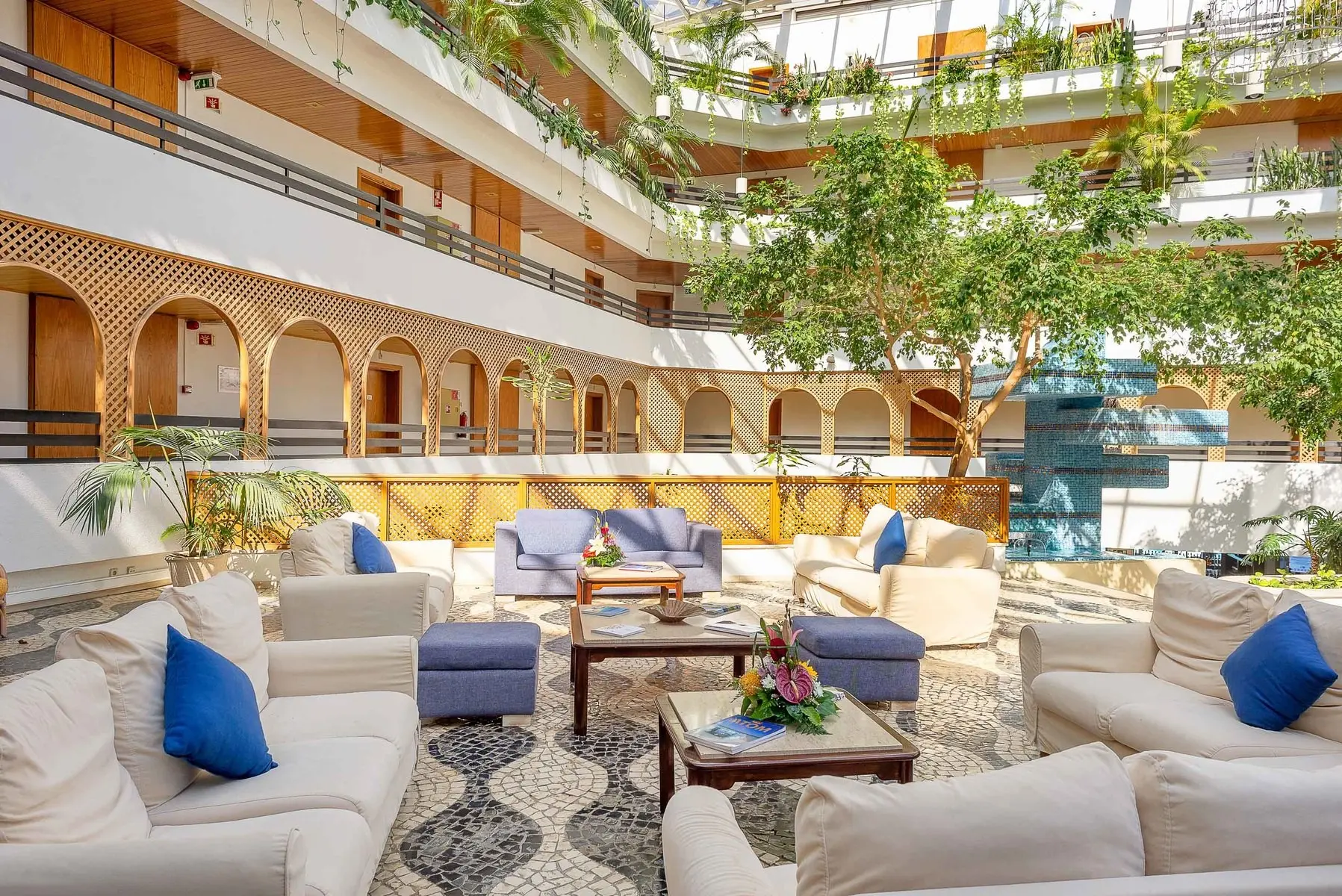 Lobby hotelu Muthu Oura Praia