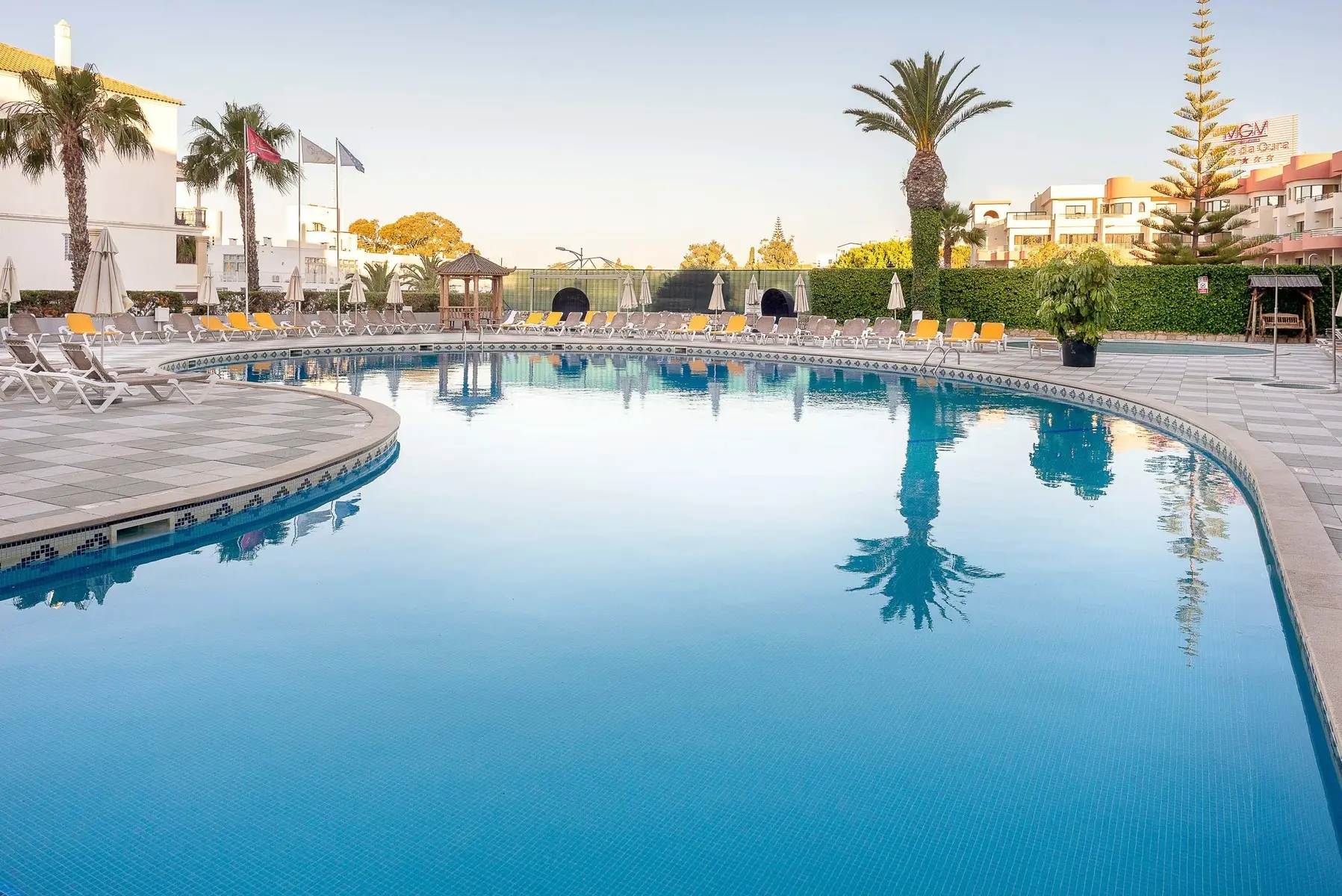 Basen w hotelu Muthu Oura Praia