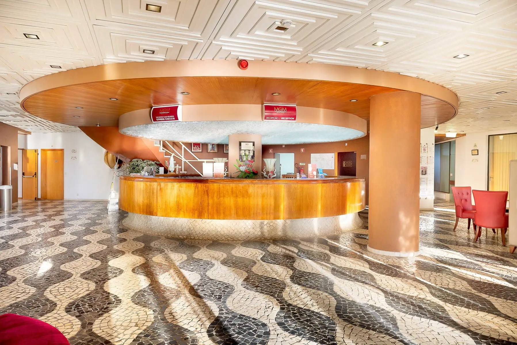 Lobby hotelu Muthu Oura Praia